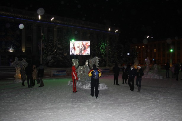 Экран на площади Советов в Кемерове