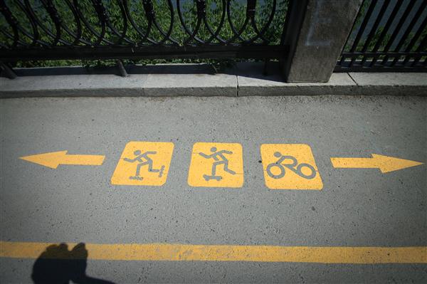 Выделенная полоса для роллеров и велосипедистов на набережной