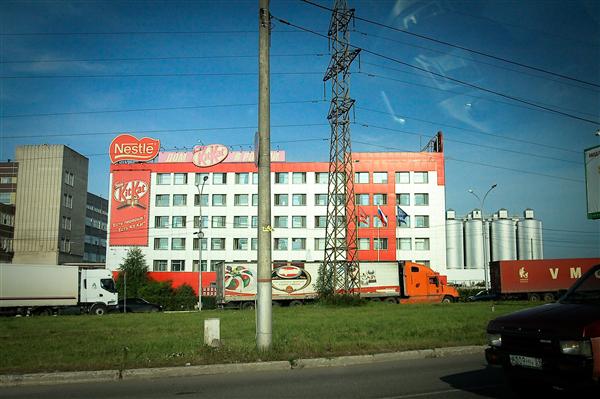 На въезде в Пермь нас встретил завод Nestle, что обрадовало сына )