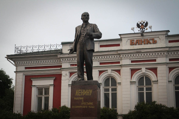 Памятник Владимиру (Ильичу)