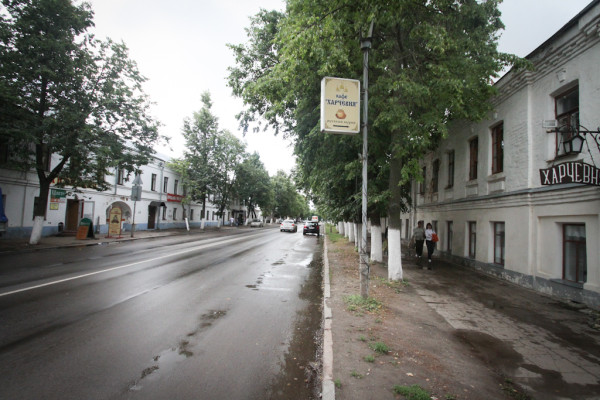 Редкий снимок типичной улицы Суздаля без куполв в кадре