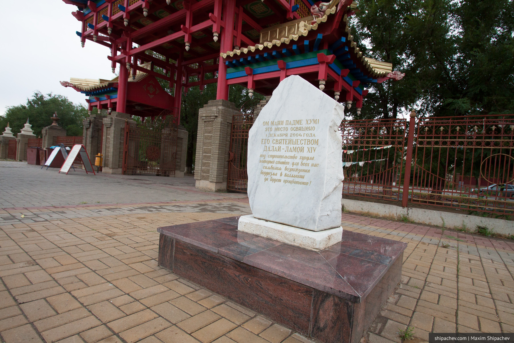 Камень на месте строительства храма