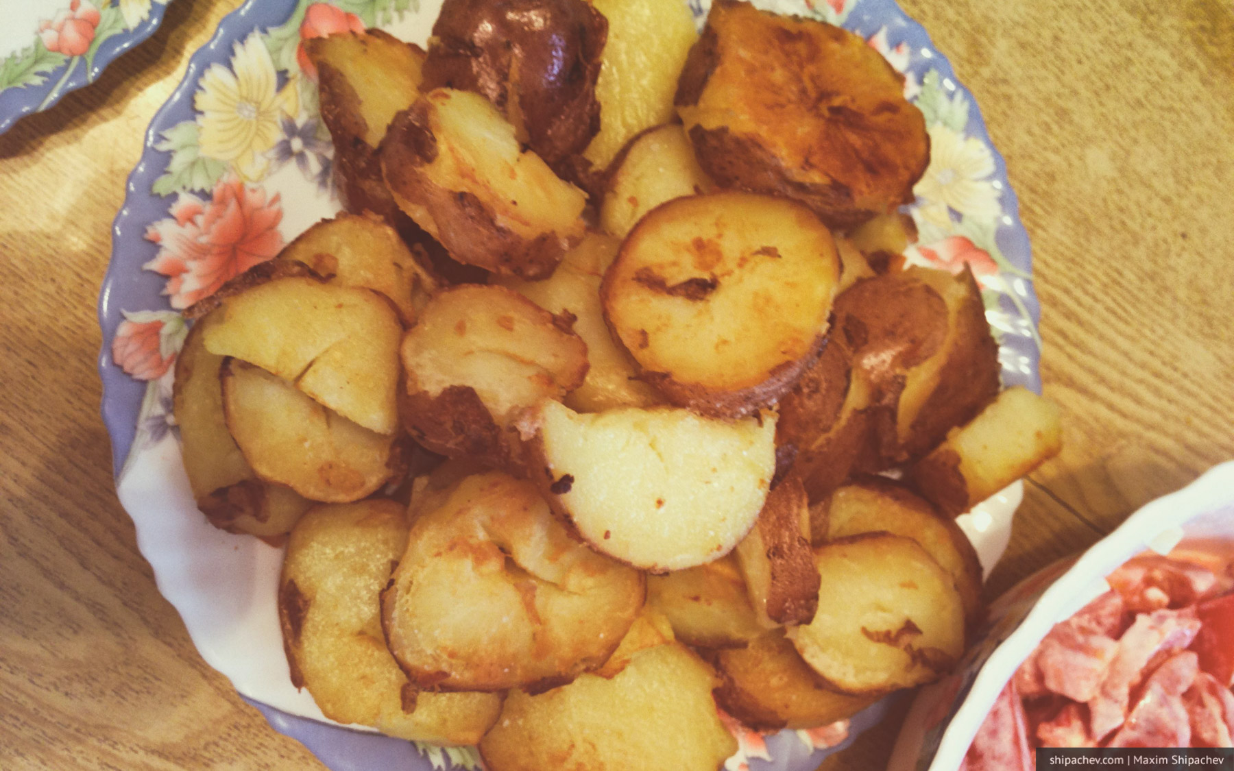 Картошка по деревенски на сковороде с мясом рецепт с фото пошагово