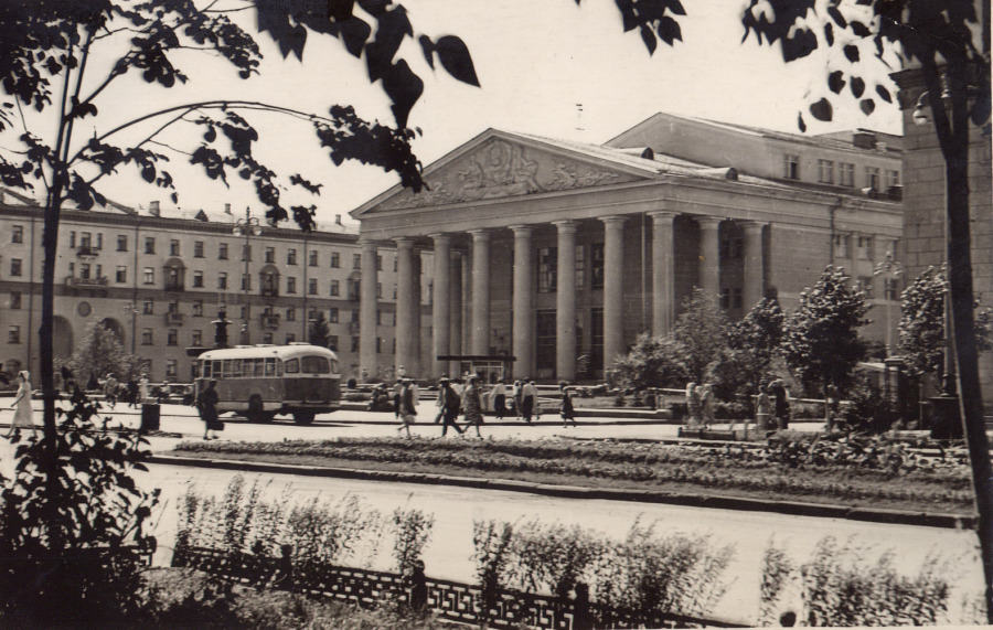 Драмтеатр в 1968 году